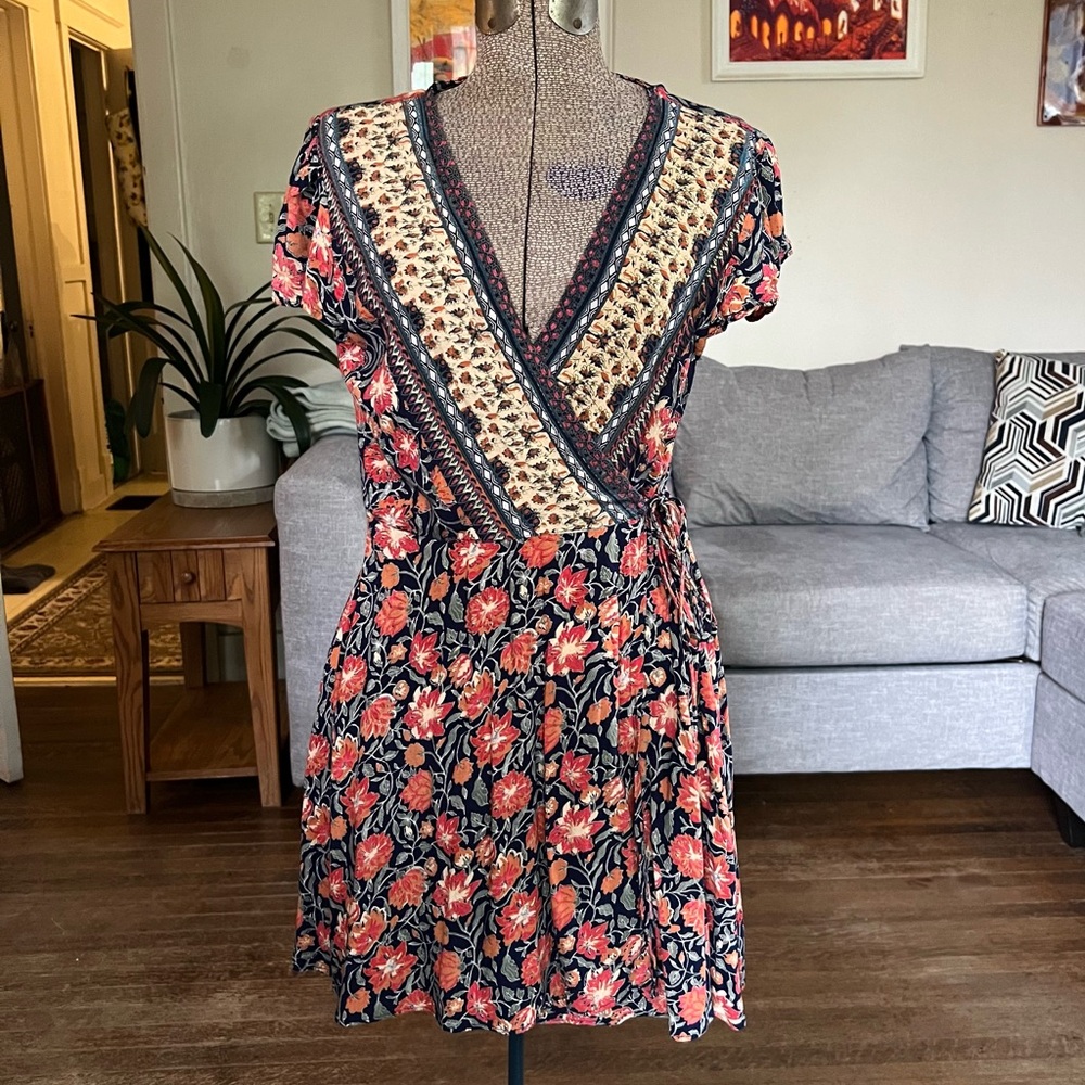 FRANCESCAS BLUE RAIN WRAP DRESS - FLORAL PATTERN - LARGE